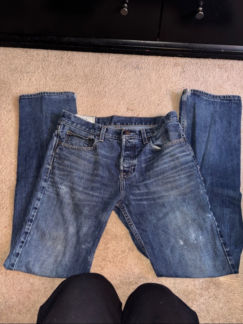 Hollister Men's Straight Leg Jeans in Medium Blue Wash